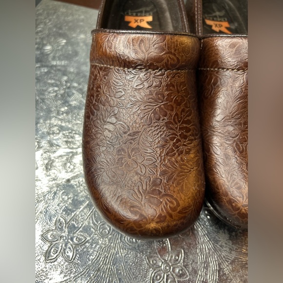 Dansko Pro XP Brown Floral Tooled Leather Clogs Women’s Size EU 37 US 6.5-7 - Picture 5 of 13